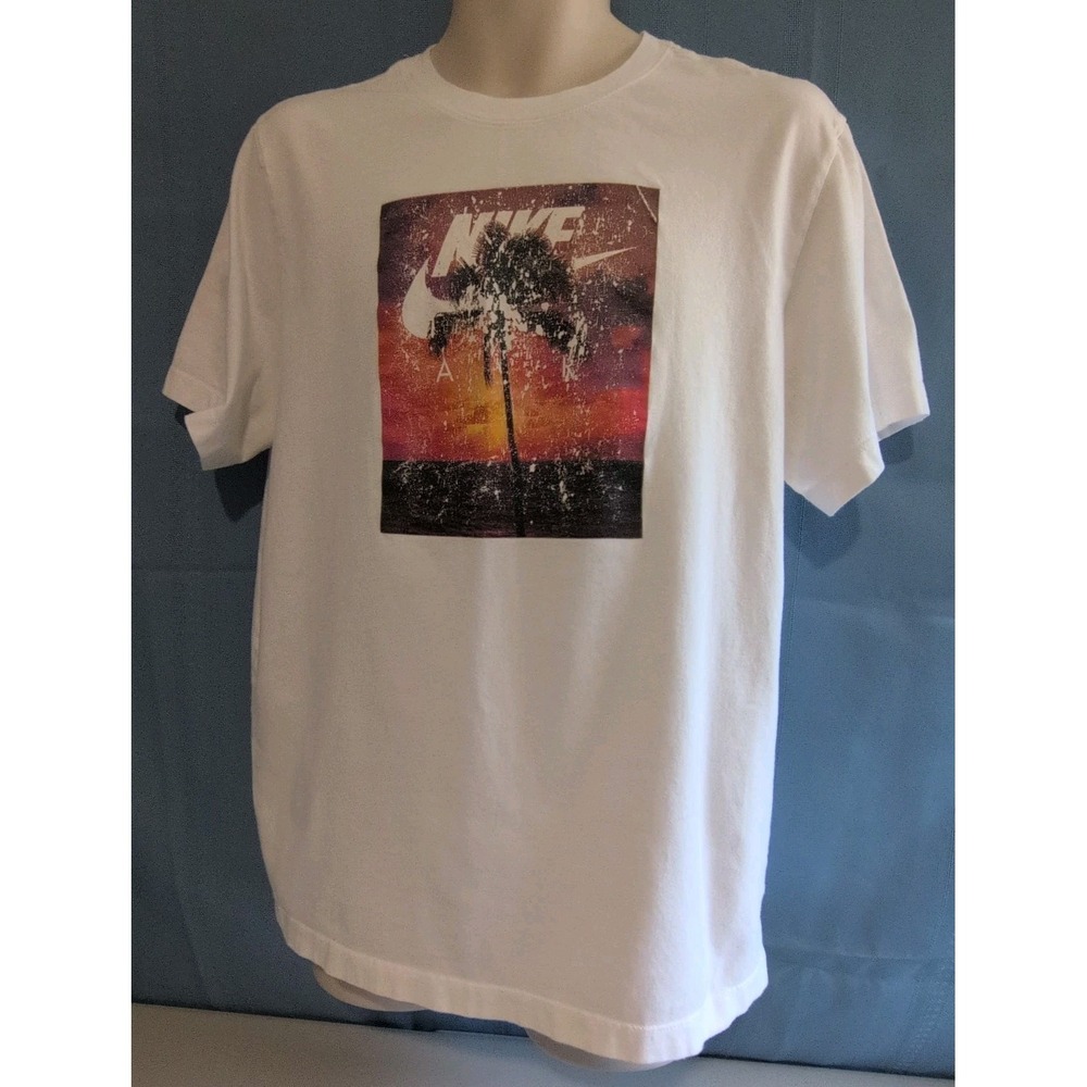 Nike Unisex Distressed Sunset Palm Tree White Graphic T-Shirt Large 100% Cotton